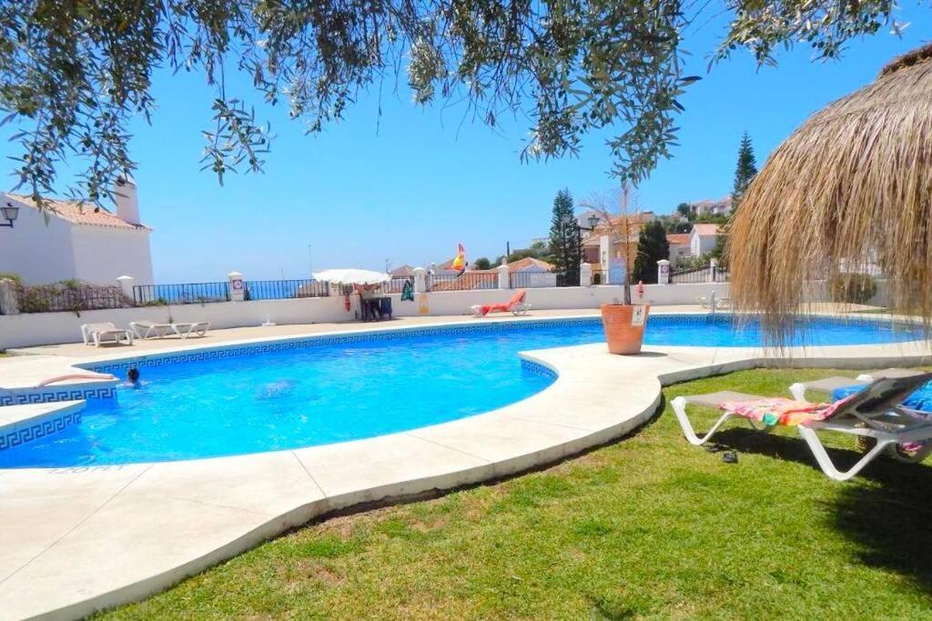 Beautiful 3 Bedroom Townhouse In Urb. Tropicana, Nerja Exteriör bild