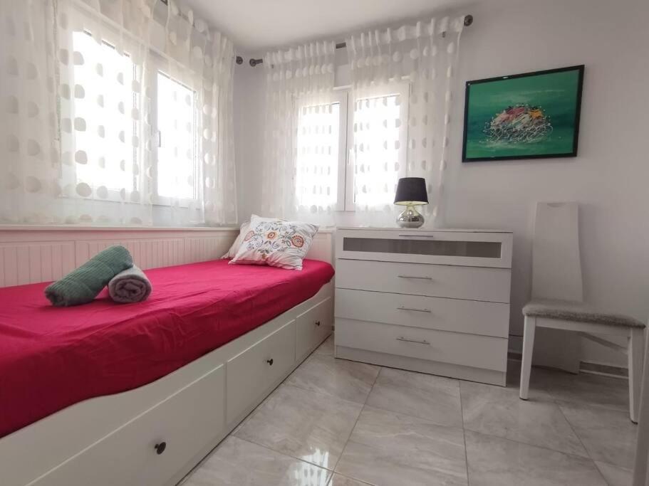 Beautiful 3 Bedroom Townhouse In Urb. Tropicana, Nerja Exteriör bild