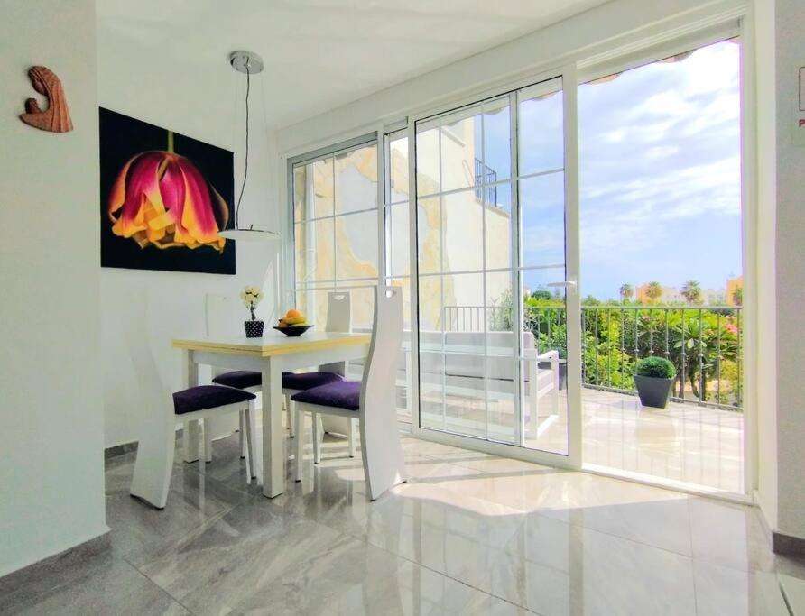 Beautiful 3 Bedroom Townhouse In Urb. Tropicana, Nerja Exteriör bild