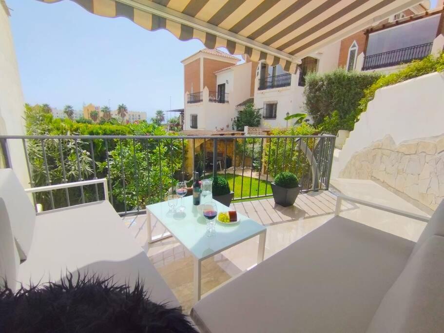 Beautiful 3 Bedroom Townhouse In Urb. Tropicana, Nerja Exteriör bild