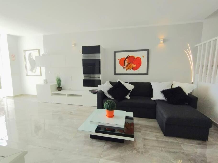 Beautiful 3 Bedroom Townhouse In Urb. Tropicana, Nerja Exteriör bild