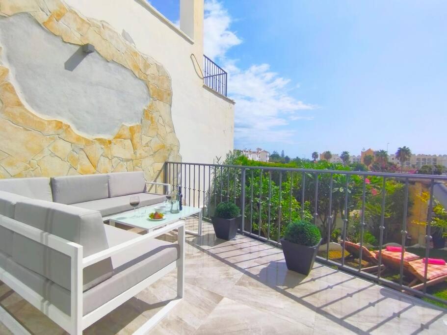 Beautiful 3 Bedroom Townhouse In Urb. Tropicana, Nerja Exteriör bild